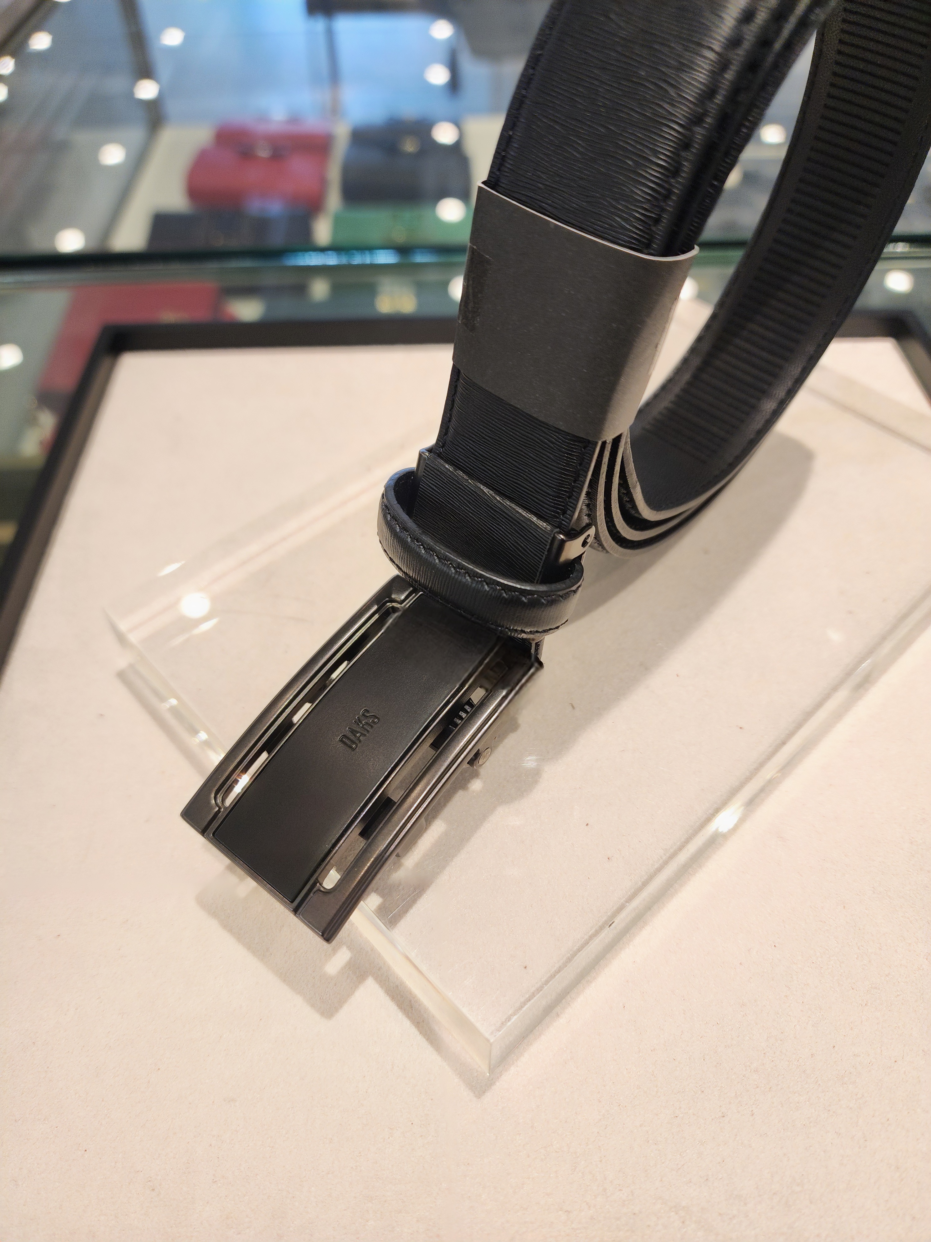 [닥스 액세서리 남성] 핸드백 스테디셀러 음각로고 소가죽 벨트 WBBE4F105BK