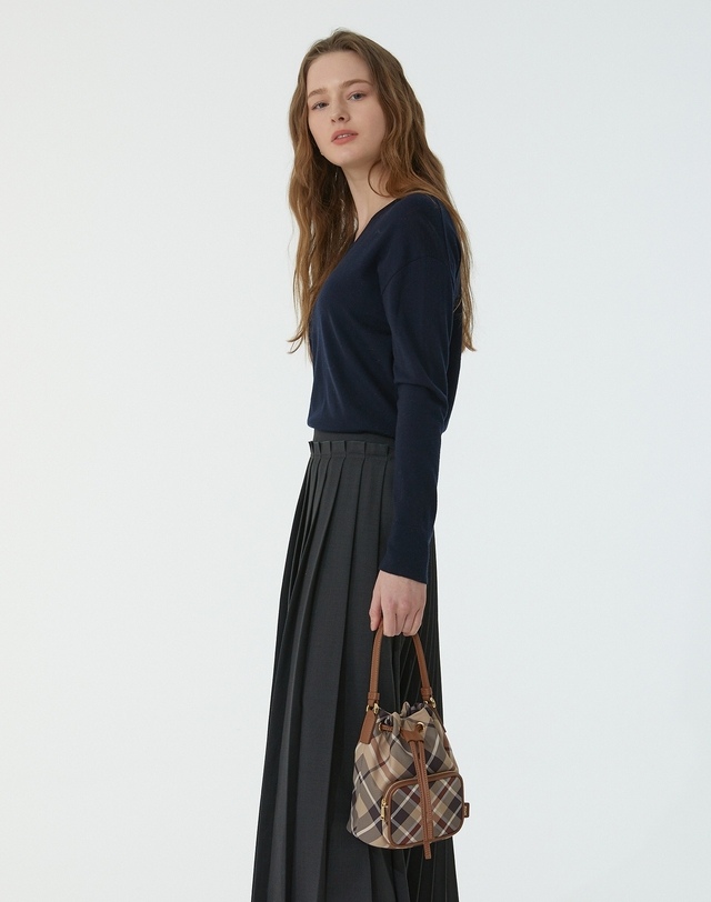 [닥스 액세서리 여성] 24FW 핫딜 스테디셀러 체크 패턴 드로우스트링백 WCBA4F689W2